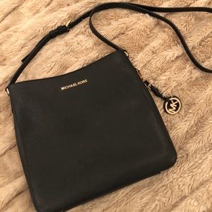 Michael Kors LG Messenger Bag